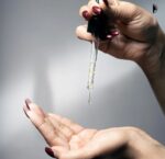 ⁦سيروم ترطيب الوجه كاركتر فضي-ذهبي⁩ - الصورة ⁦3⁩